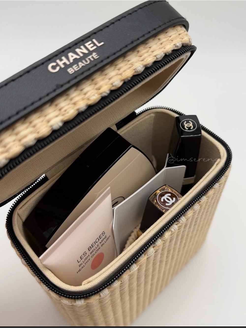CHANEL LES BEIGES Summer Essentials - Picture 2 of 10